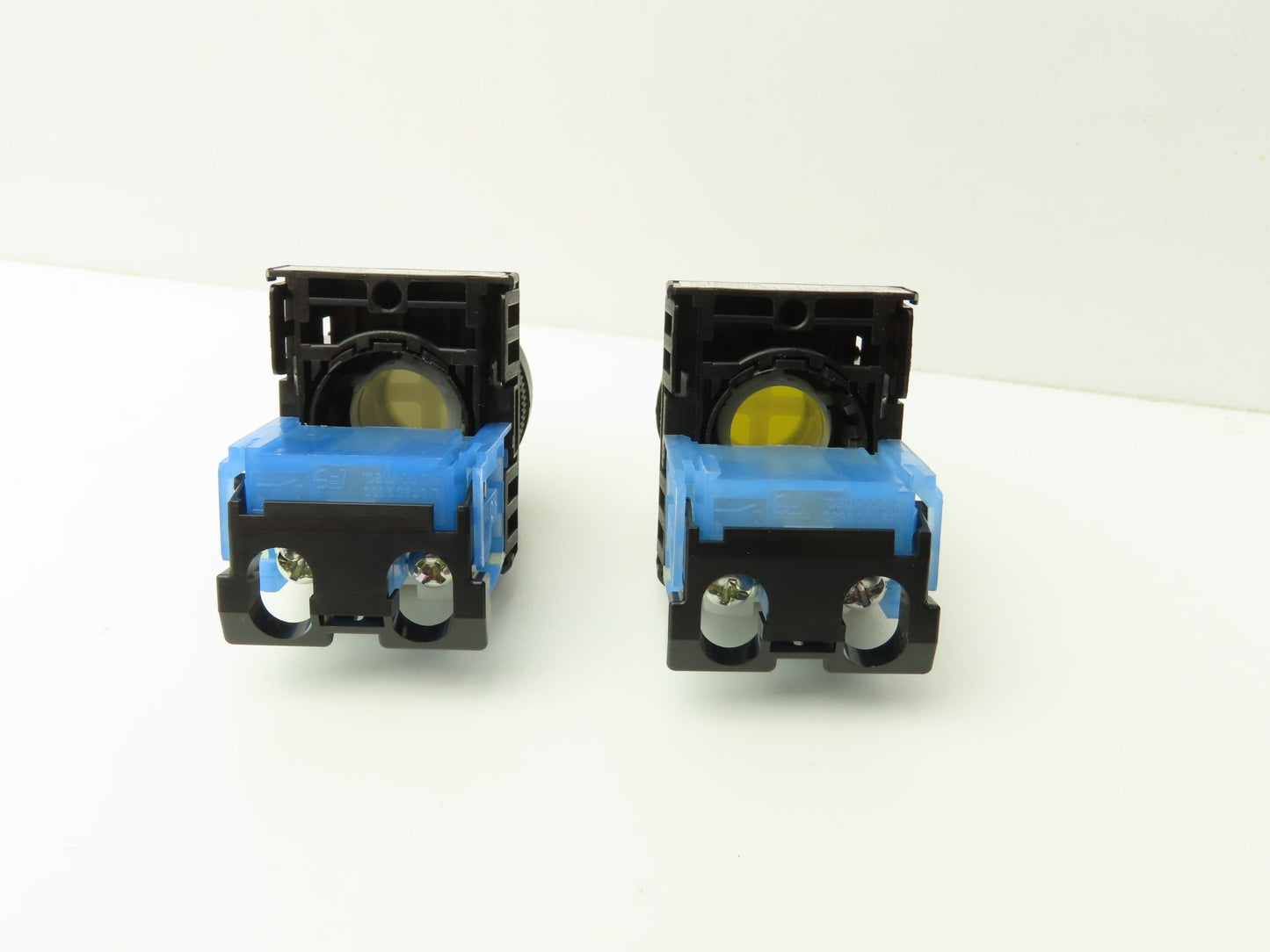 Fuji Electric Pushbutton White Yellow Momentary 22mm 250V 6A Lot of 8