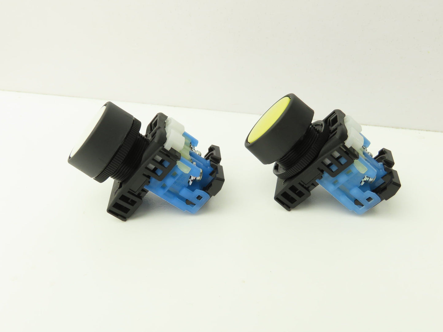 Fuji Electric Pushbutton White Yellow Momentary 22mm 250V 6A Lot of 8