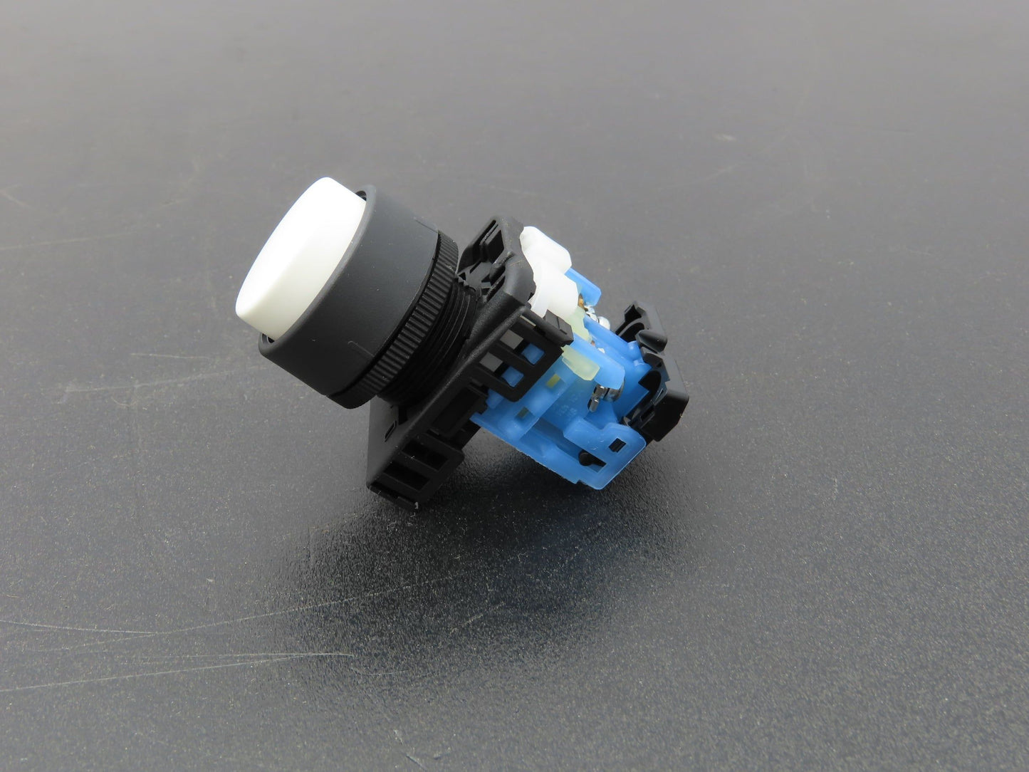 Fuji Electric Pushbutton White Momentary 22mm 250V 6A Lot of 6