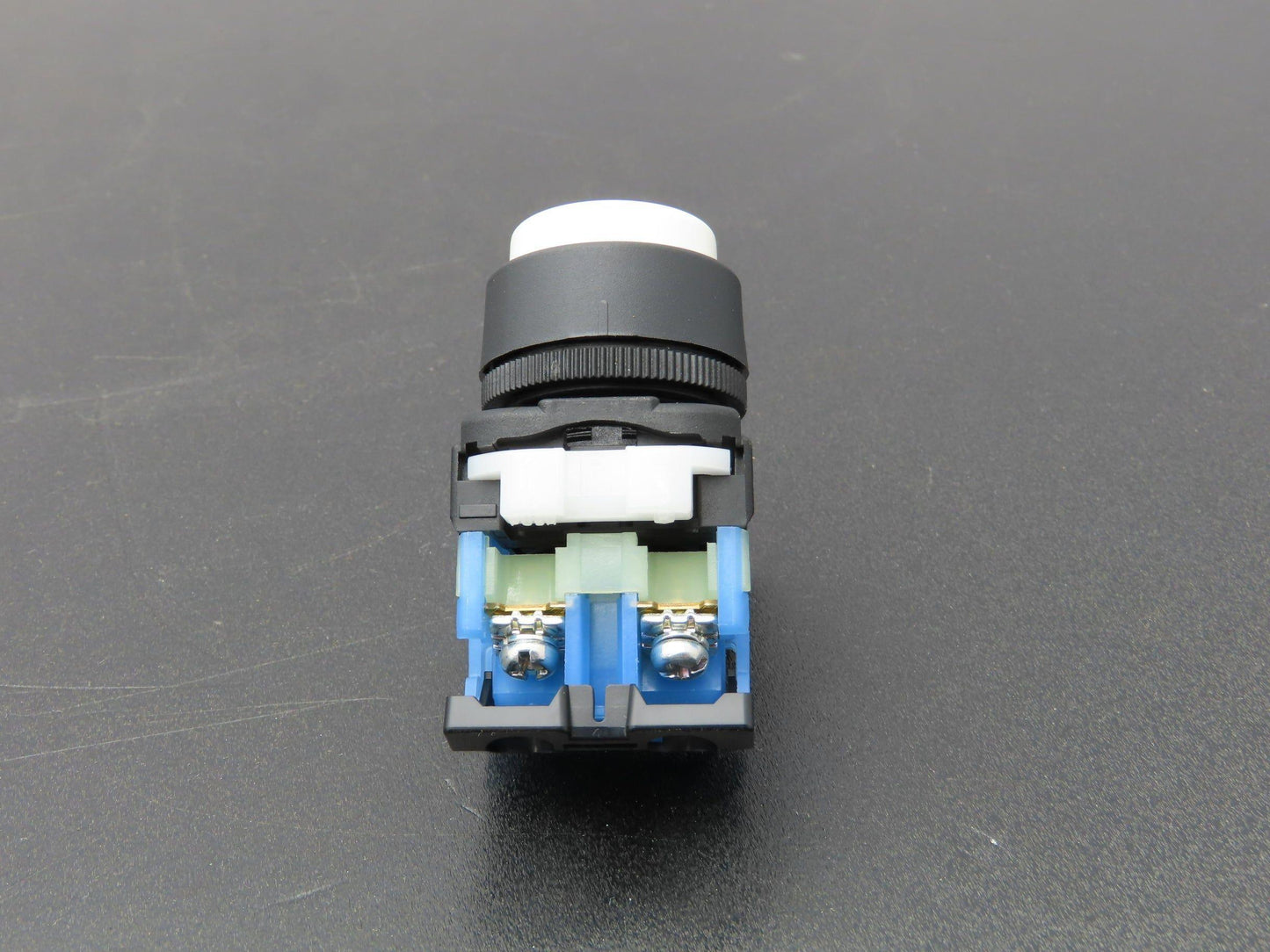 Fuji Electric Pushbutton White Momentary 22mm 250V 6A Lot of 6