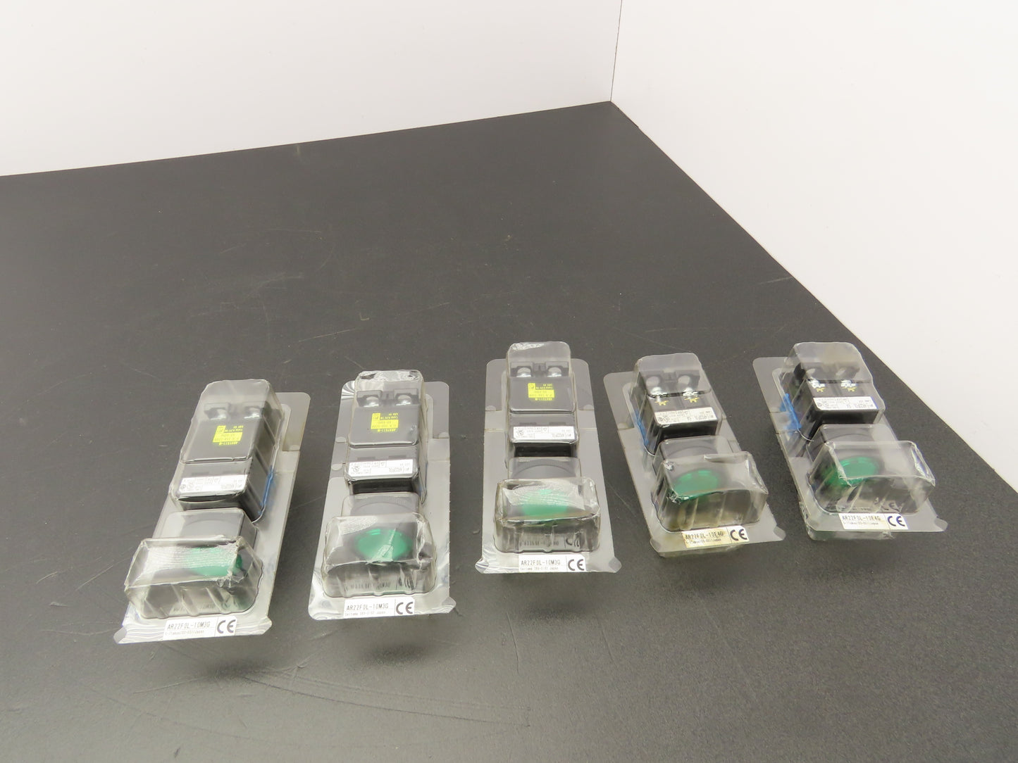 Fuji Electric Pushbutton Green Momentary 22mm 250V 6A Lot of 5