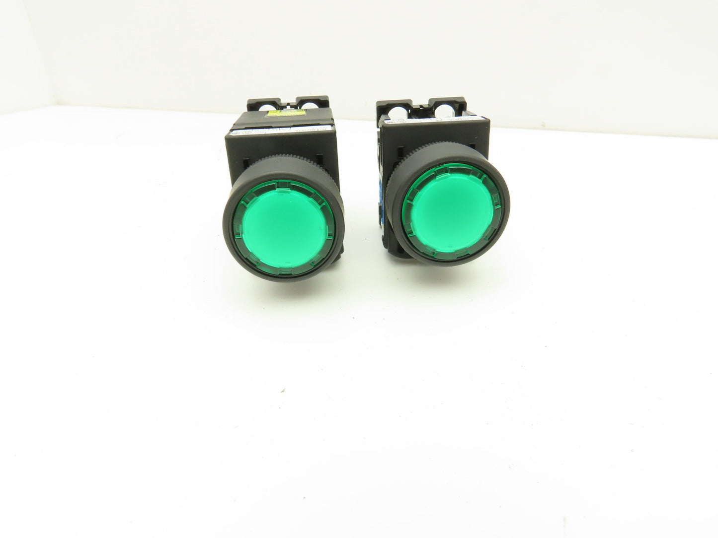 Fuji Electric Pushbutton Green Momentary 22mm 250V 6A Lot of 5