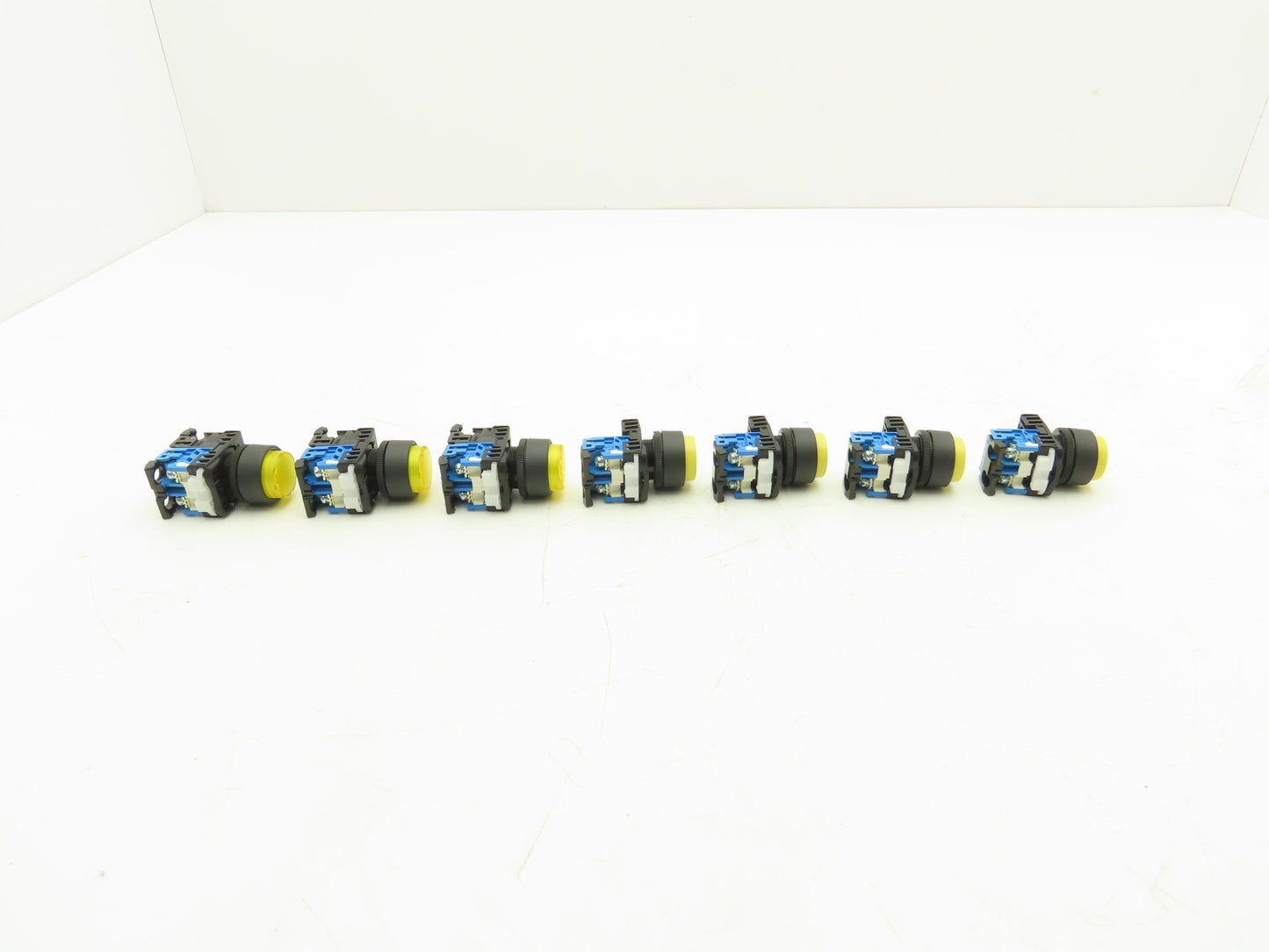 Fuji Electric Pushbutton Yellow Momentary 22mm 250V 6A Lot of 7