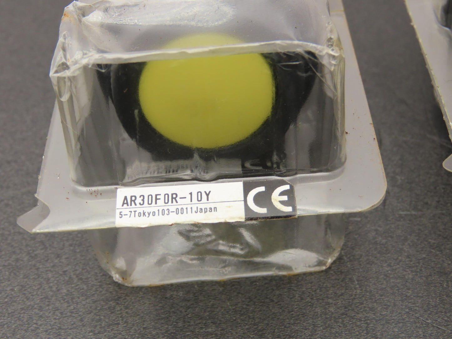 Fuji Electric Pushbutton Switch Red Yellow Green Momentary 30mm 250V 6A Lot of 6