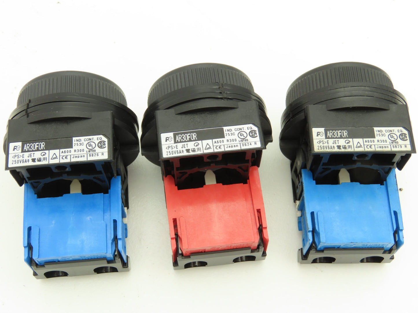 Fuji Electric Pushbutton Switch Red Yellow Green Momentary 30mm 250V 6A Lot of 6