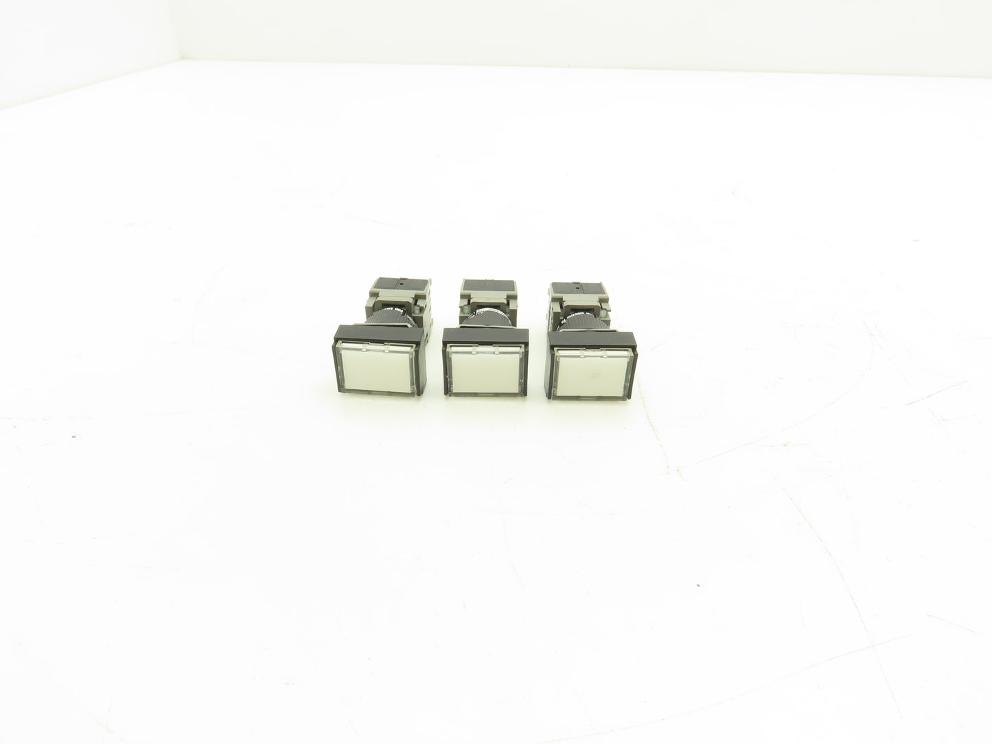 Fuji Electric Illuminated Pushbutton Switch White Momentary 15mm 250V Lot of 3