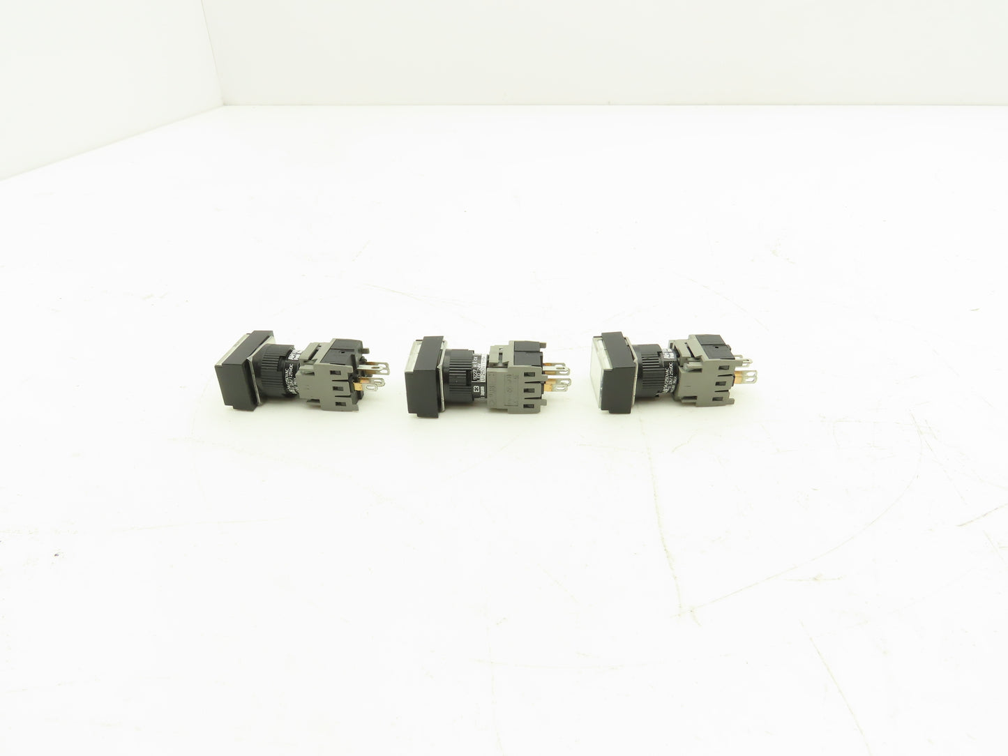 Fuji Electric Illuminated Pushbutton Switch White Momentary 15mm 250V Lot of 3