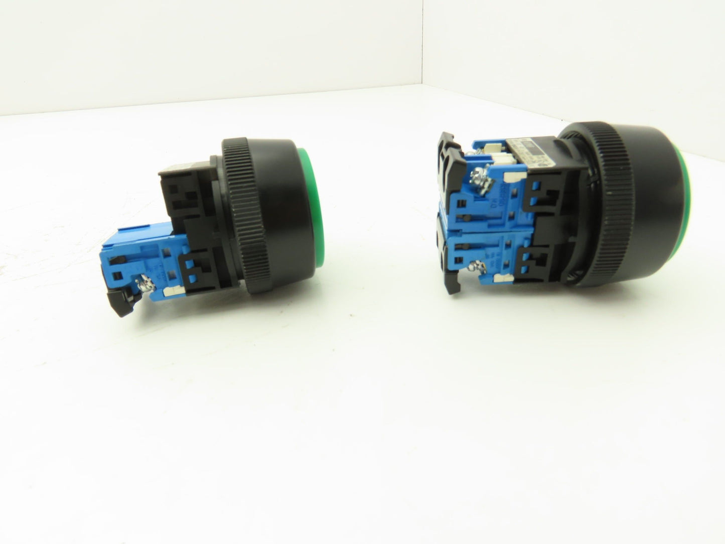 Fuji Electric Pushbutton Switch Large Green 30mm 250V 6A Lot of 5