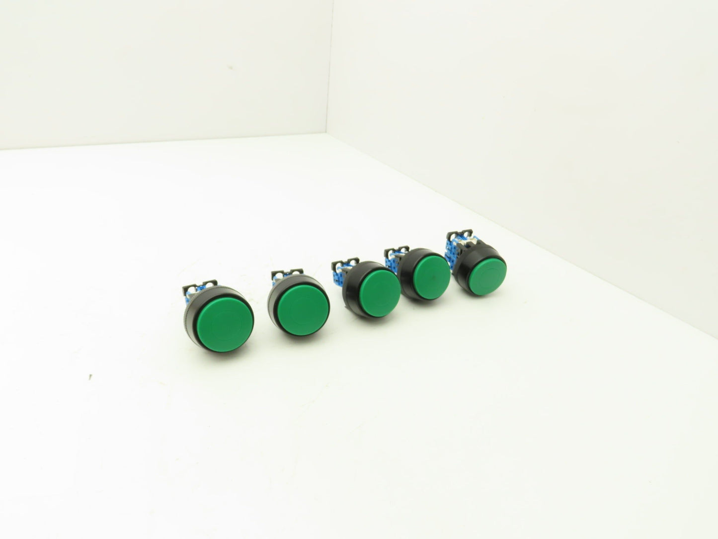 Fuji Electric Pushbutton Switch Large Green 30mm 250V 6A Lot of 5