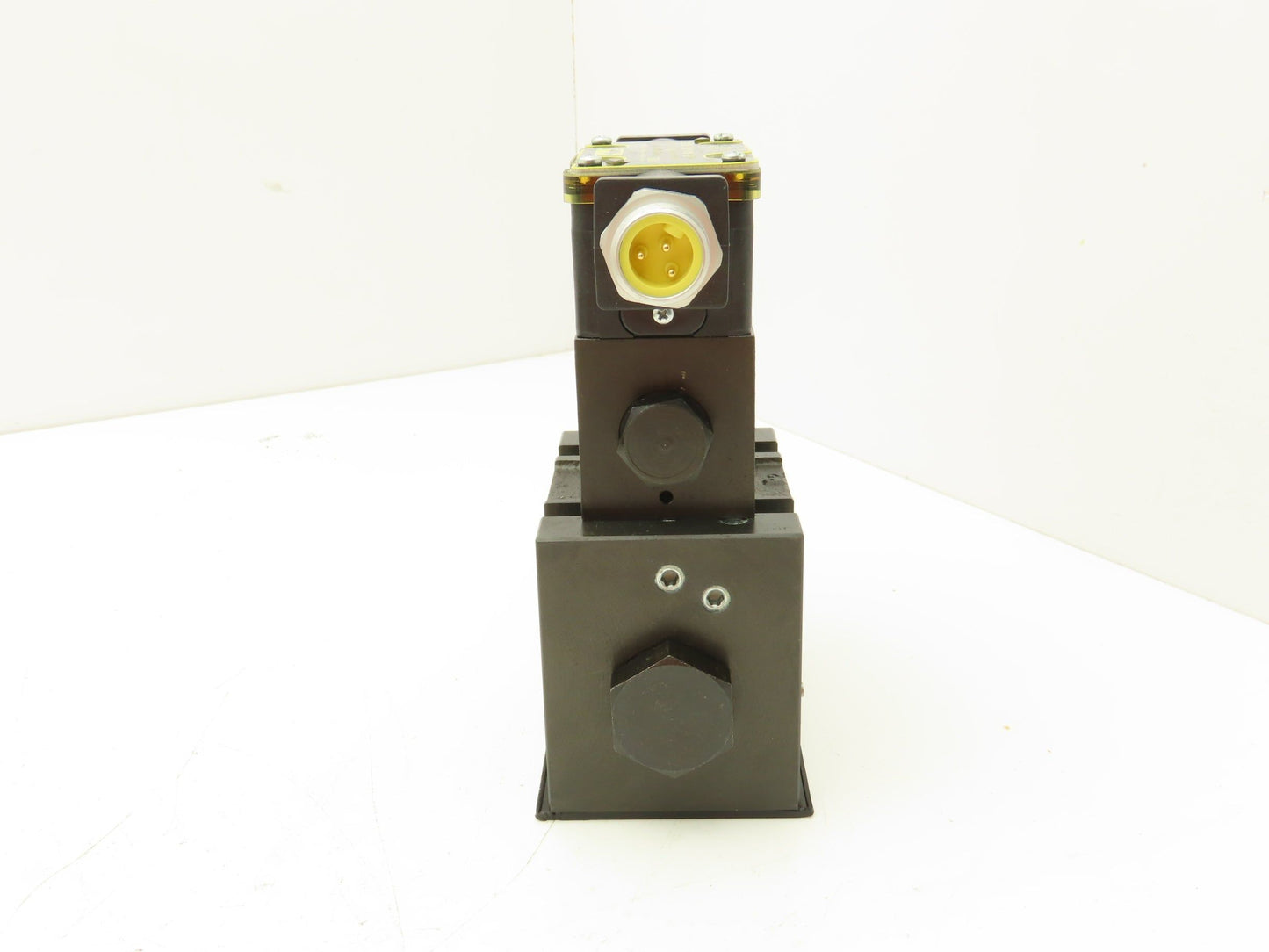 Parker D31VW020H1NYGF56 Pilot Operated Hydraulic Solenoid Valve 5000/3000 PSI