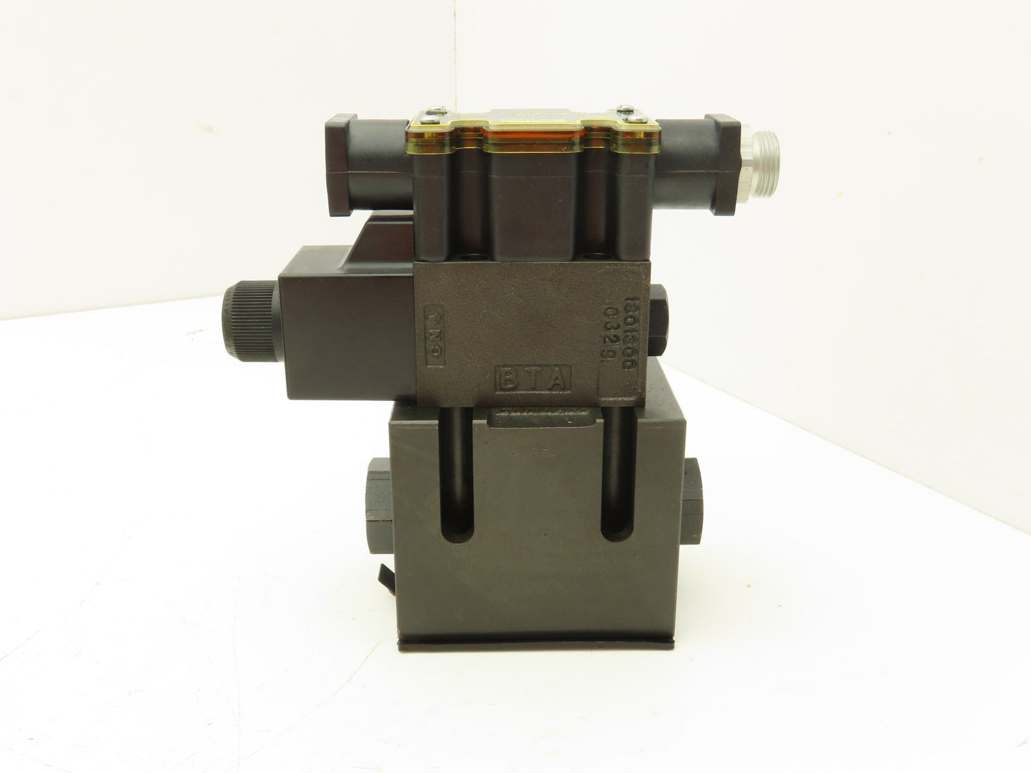 Parker D31VW020H1NYGF56 Pilot Operated Hydraulic Solenoid Valve 5000/3000 PSI