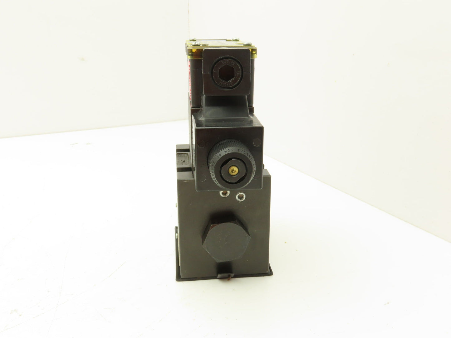 Parker D31VW020H1NYGF56 Pilot Operated Hydraulic Solenoid Valve 5000/3000 PSI