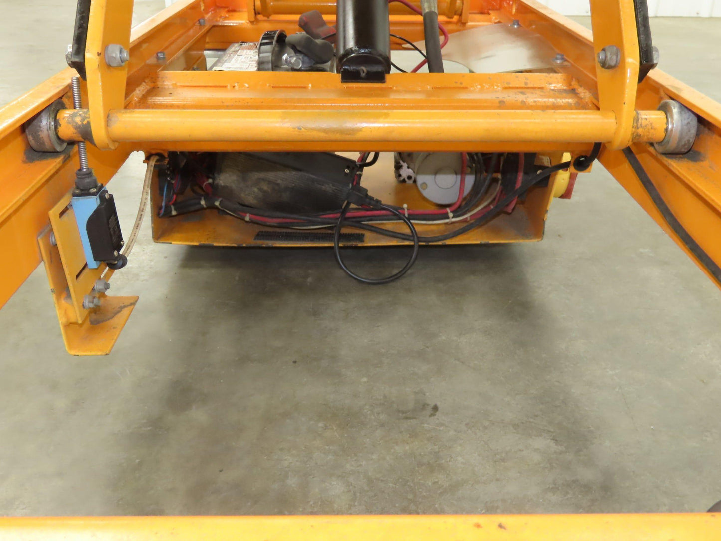 Vestil CART-1000-LD Hydraulic Elevating Lift Cart Table 1000Lbs 12VDC Mobile