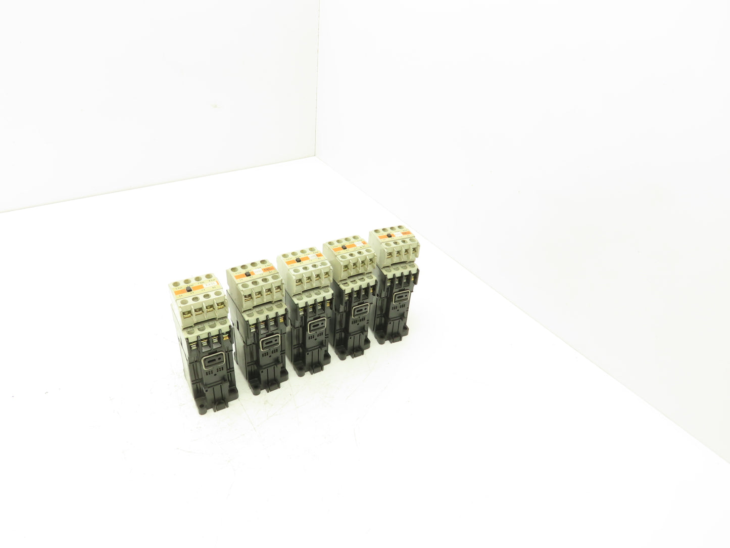 Fuji Electric SZ-A40 | SC-0/G Motor Starter 5Hp 600V 3Ph Coil 24VDC Lot of 5