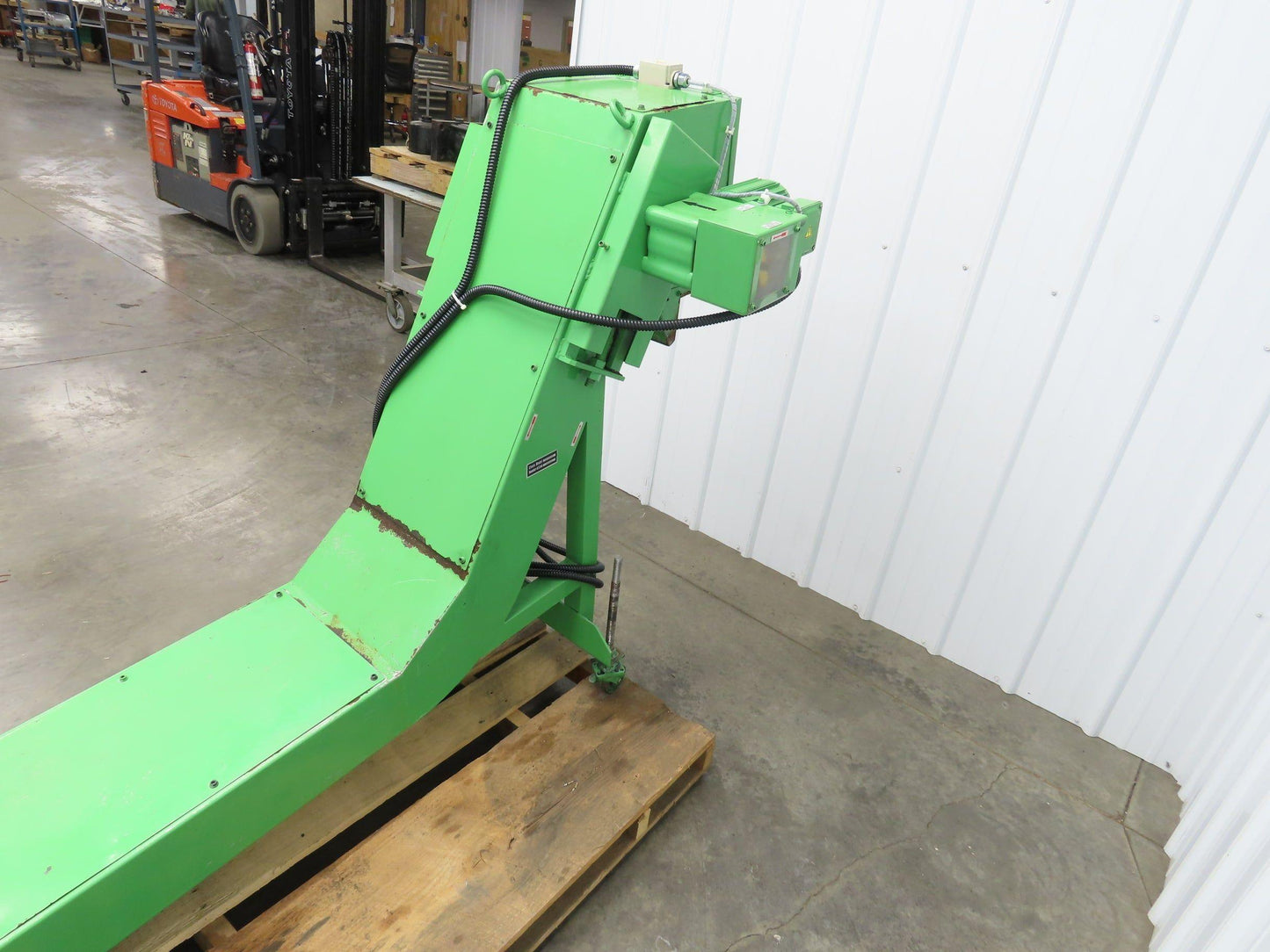 Tanaka Magnetic Chip Conveyor Scraper Chain w/Coolant Filter 14"W 112"L 220V 3PH