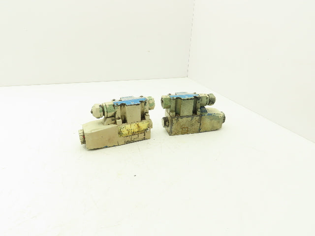 Vickers DG4V-3-2A-M-P7-H-7-50-JA100 Directional Solenoid Valve 24VDC Lot of 2