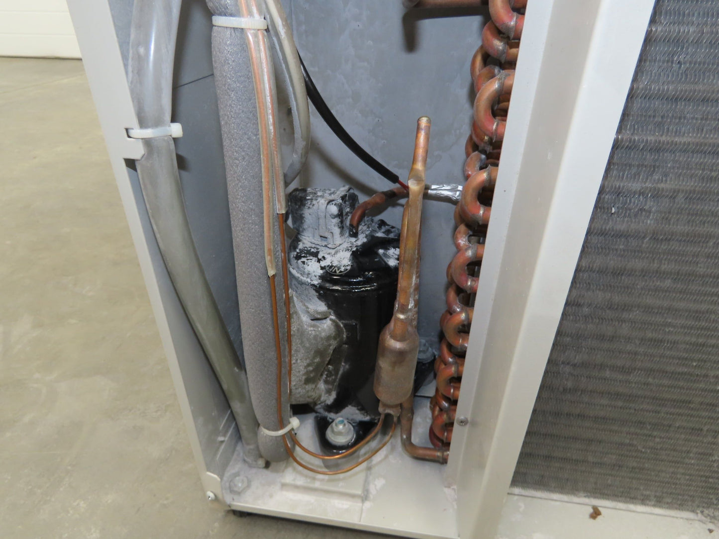 Apiste FA Cooler Electrical Enclosure AC Cooling Unit 230V 6.5A 1110W 1Ph