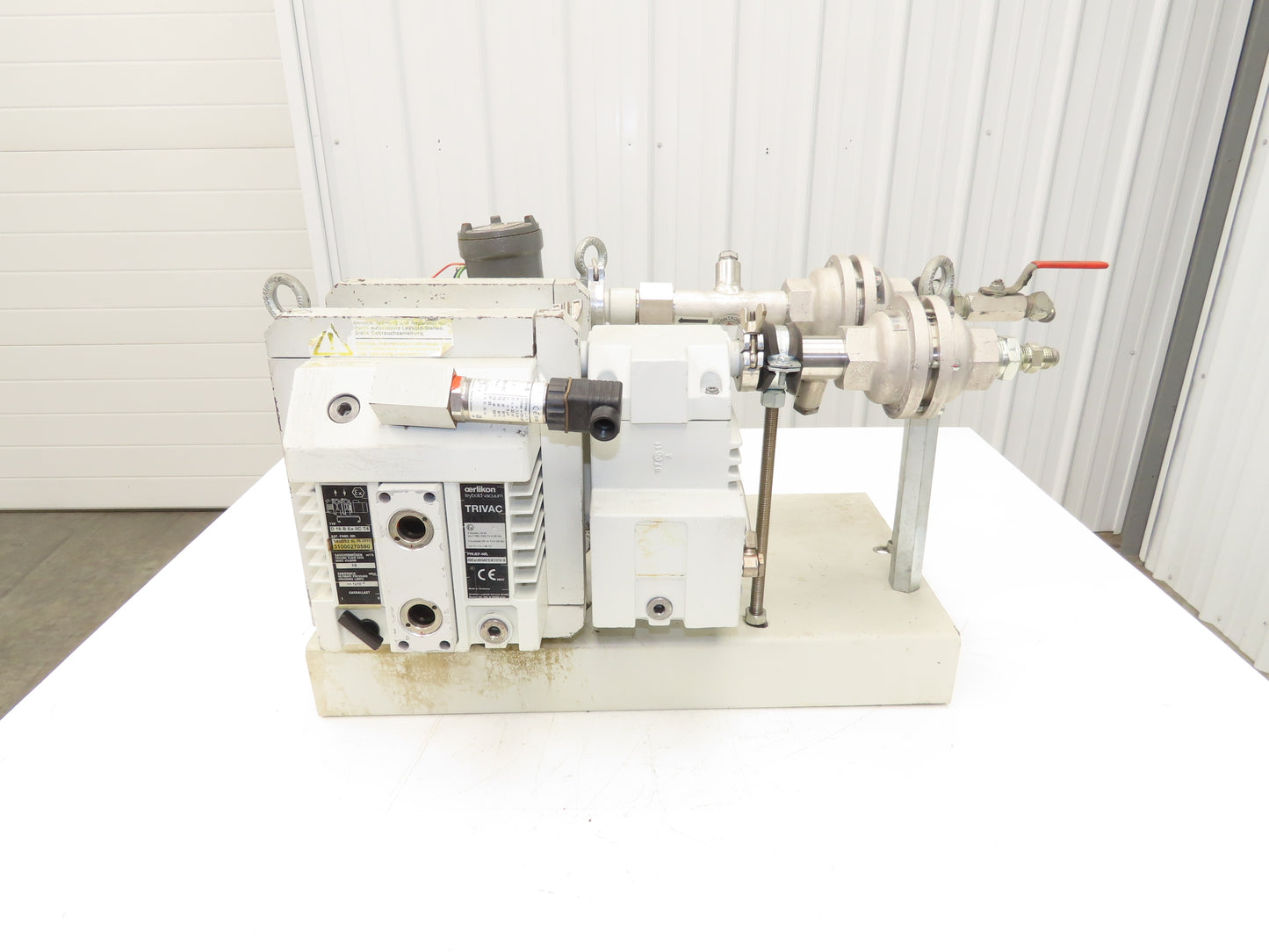 Trivac D16B Leybold 2-Stage Rotary Vane Vacuum Pump 16m³/h 1x10-4mbar 1.5Hp 3Ph