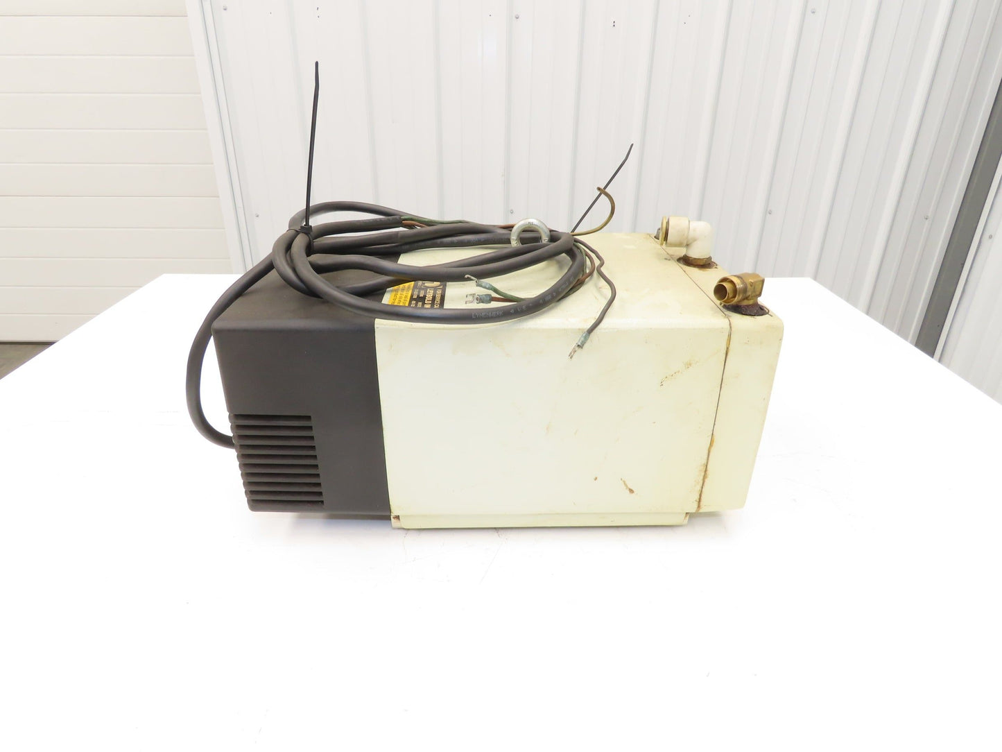 Leybold SV16 BR2W 9550165 Vacuum Pump 200V 1750rpm 50/60Hz