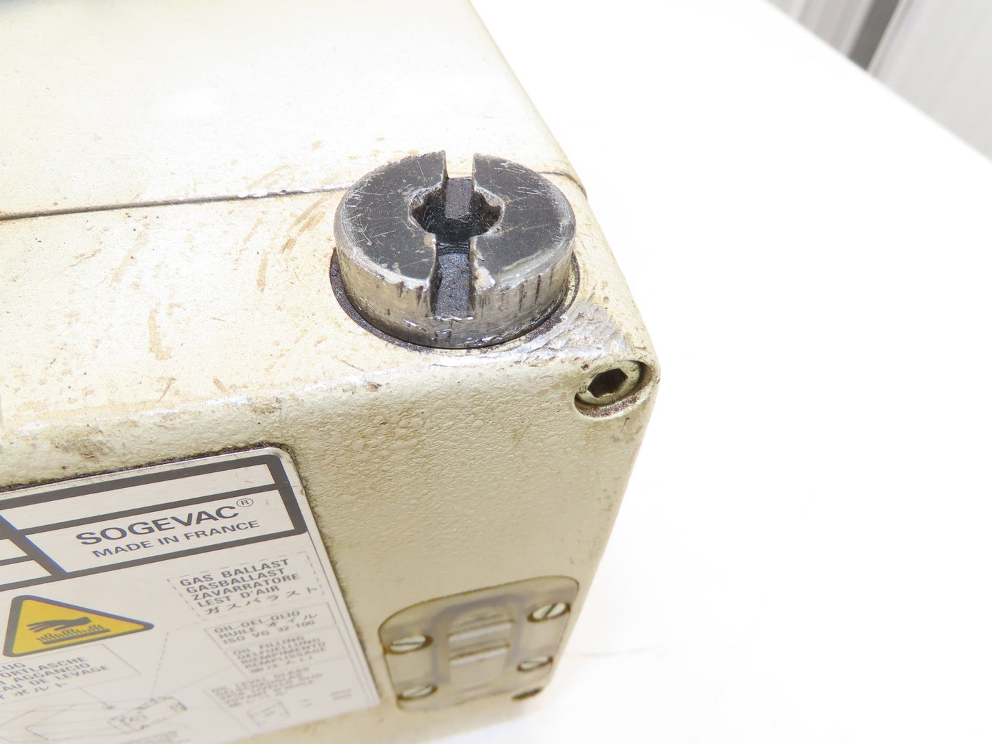 Leybold SV16 BR2W 9550165 Vacuum Pump 200V 1750rpm 50/60Hz