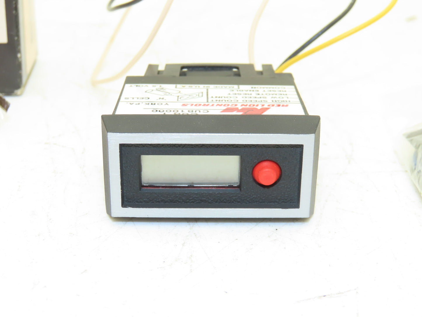 Red Lion CUB10000 Counter 6-Digit 3VDC Panel Mount 67.3x33mm IP66 50Hz/5kHz