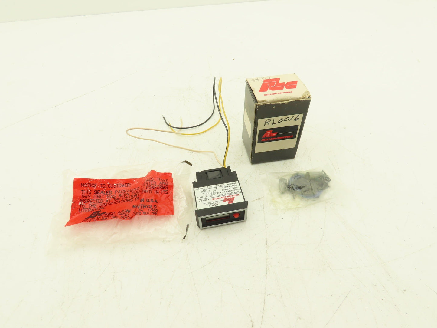 Red Lion CUB10000 Counter 6-Digit 3VDC Panel Mount 67.3x33mm IP66 50Hz/5kHz