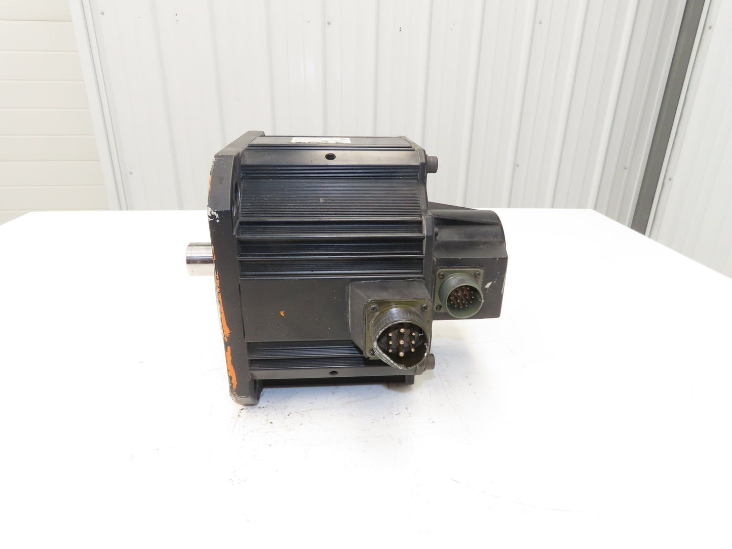Okuma MFM552Q4V AC Servo Motor 5.5Kw 2000 RPM 26Nm Bent Socket See Photos