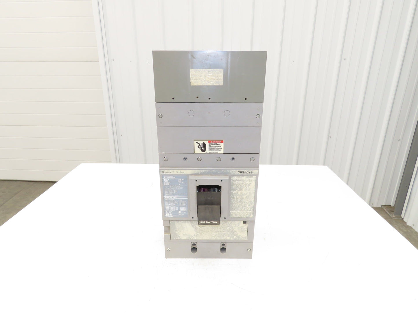 Siemens NXD63S120A Sentron Circuit Breaker 1200A 600V 3 Pole Magnetic Adj