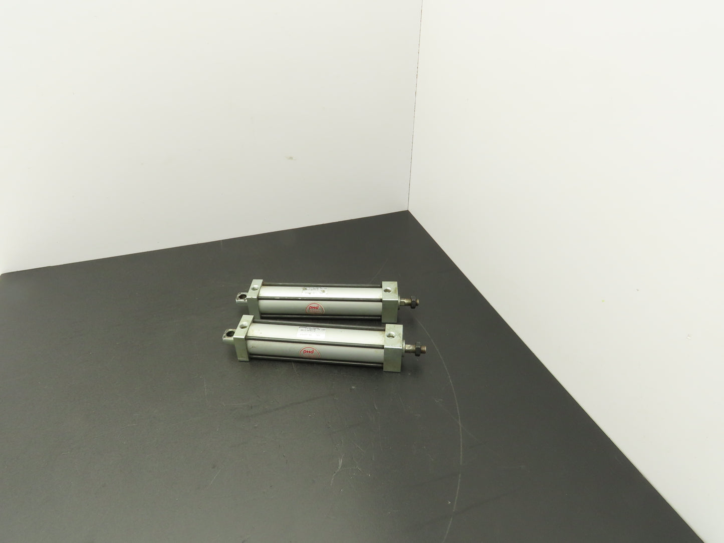 PHD AP11/8X51/2 Pneumatic Air Cylinder 1-1/8" Bore 5-1/2" Stroke 150psi