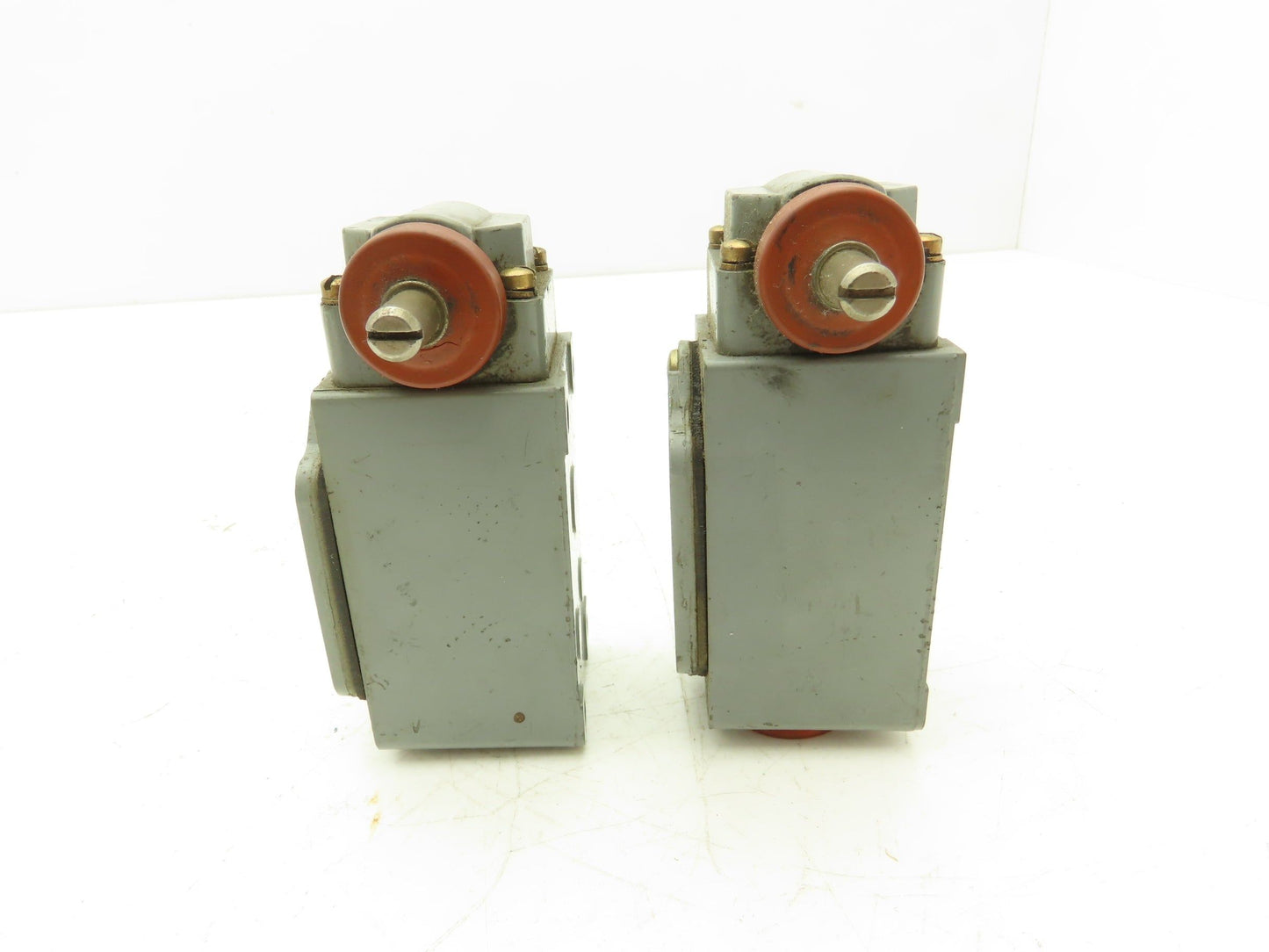 Cutler Hammer Eaton 10316H185C Limit Switch Rotary Shaft Spring Return Lot of 2