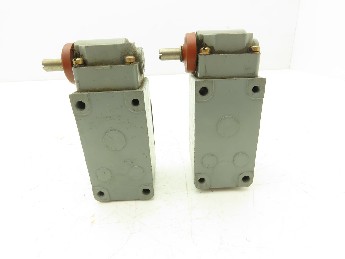 Cutler Hammer Eaton 10316H185C Limit Switch Rotary Shaft Spring Return Lot of 2