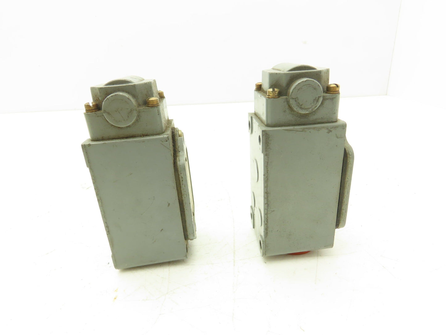 Cutler Hammer Eaton 10316H185C Limit Switch Rotary Shaft Spring Return Lot of 2