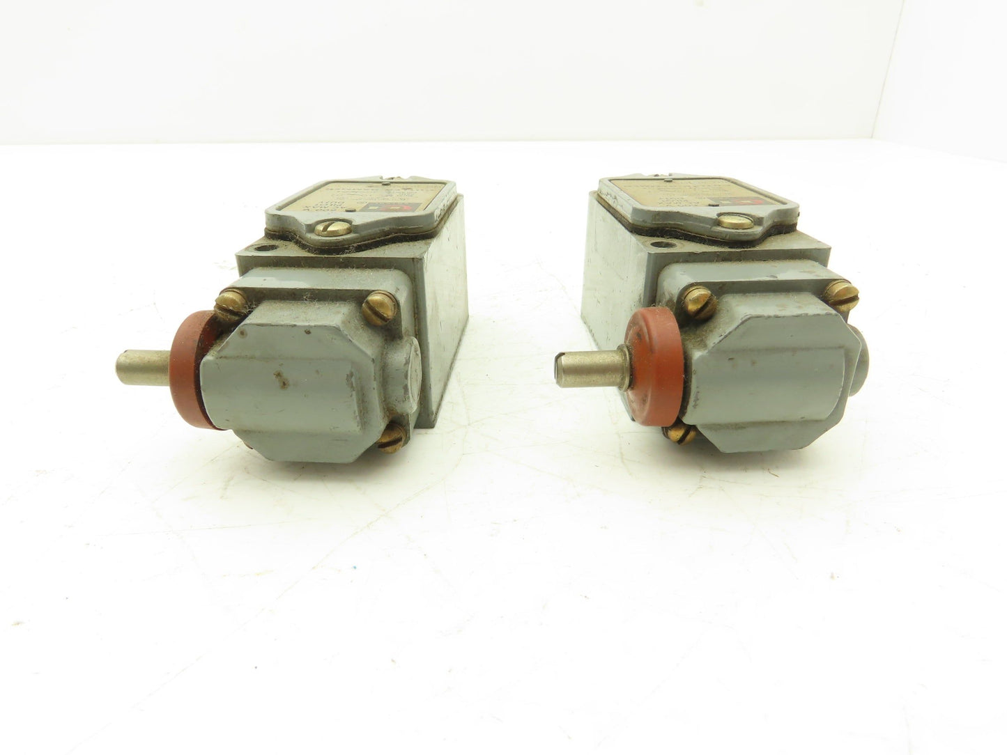 Cutler Hammer Eaton 10316H185C Limit Switch Rotary Shaft Spring Return Lot of 2