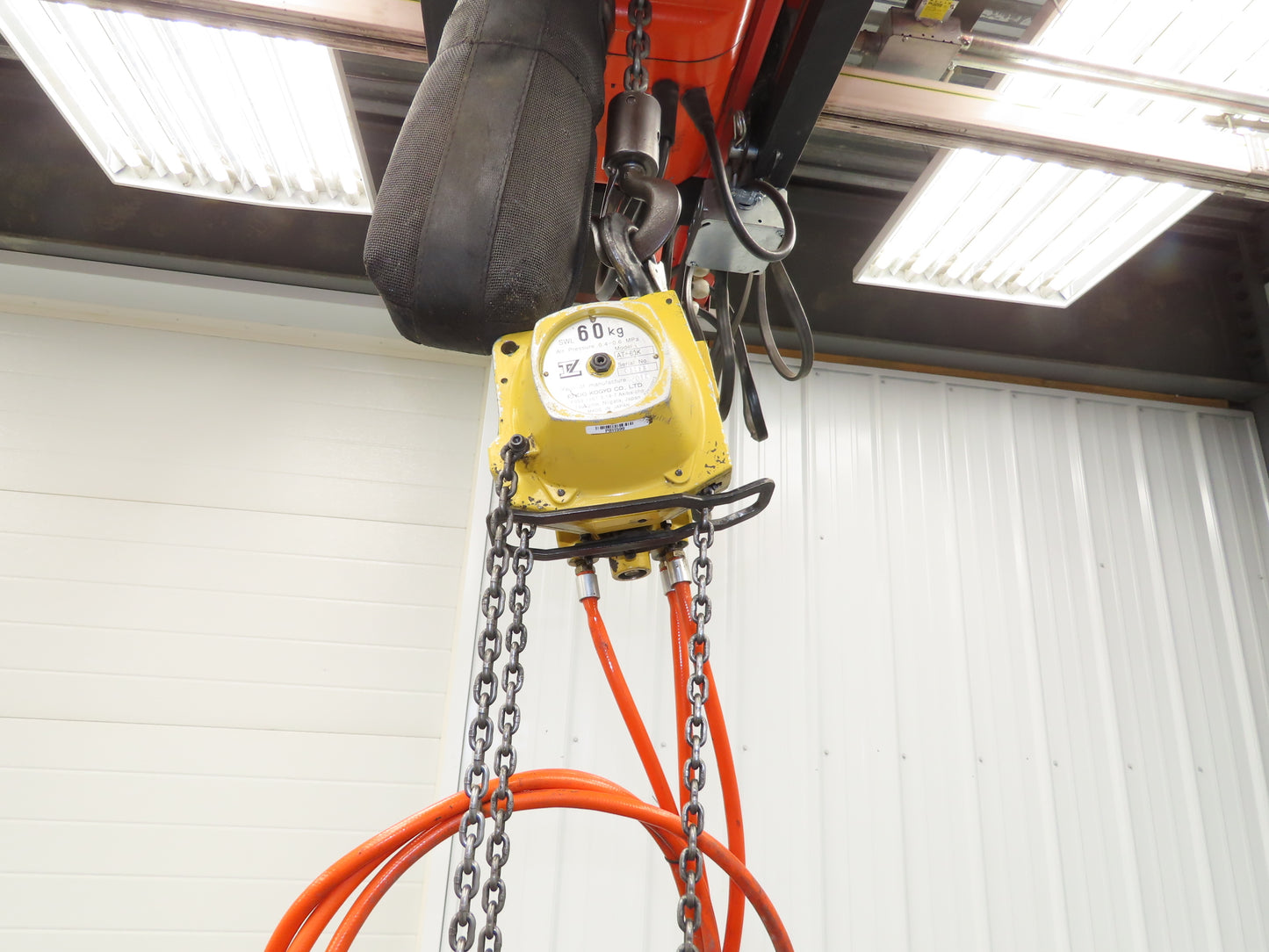 Endo Kogyo AT-60K 132Lb 60kg Pneumatic Air Chain Hoist 10' Lift Chain Pendant