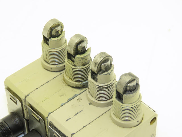 Omron D4E-1A10N Slim Compact Limit Switch Roller Plunger 0.5A 30VDC Lot of 4