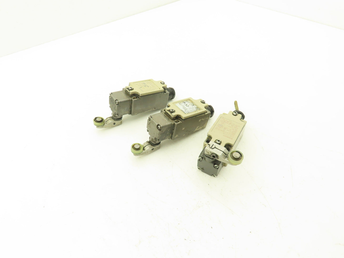Omron D4B-2511N Roller Rocker Limit Switch IP67 400V 2A Lot of 3