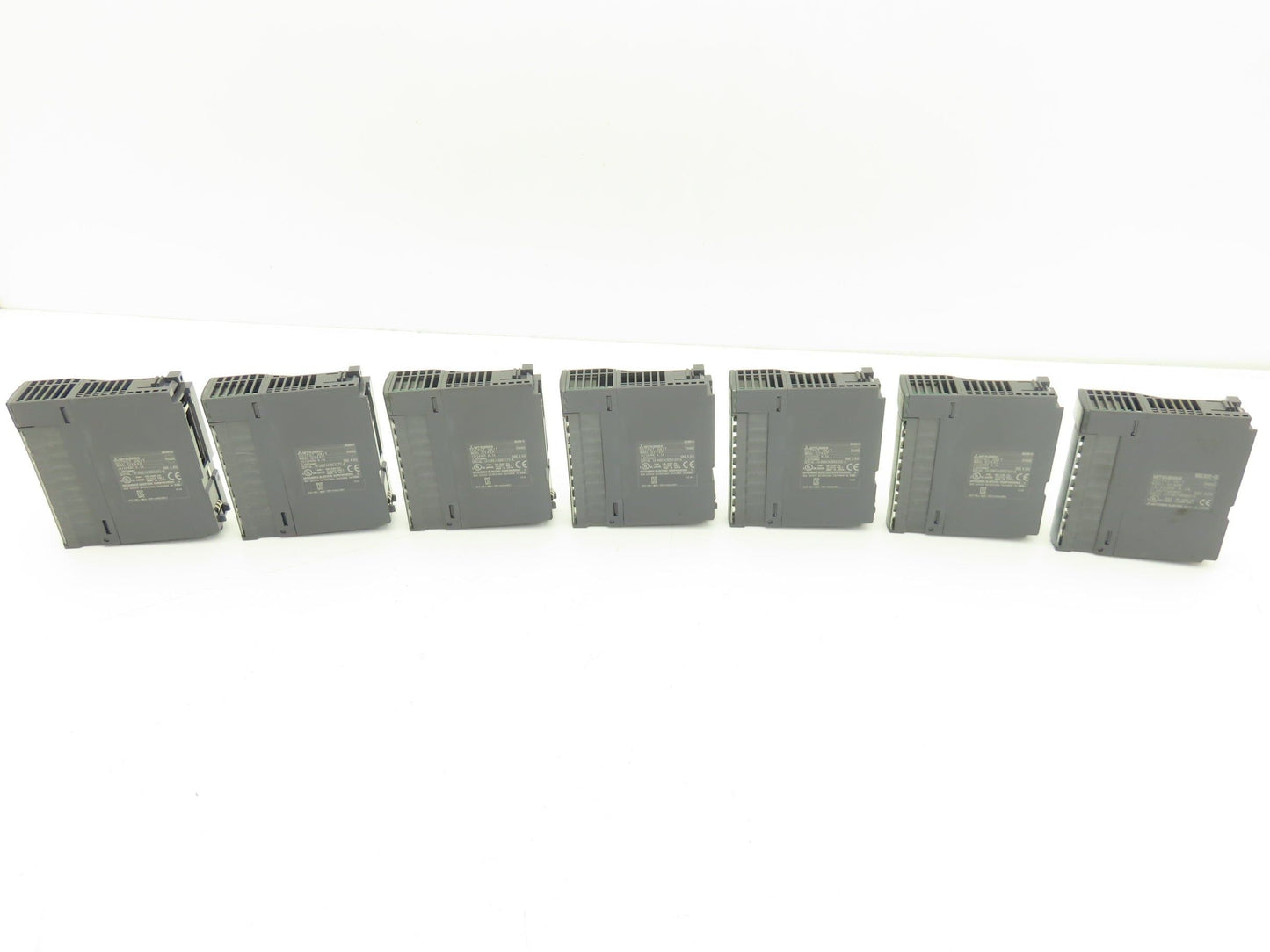 Mitsubishi Electric QY40P Melsec PLC Output Module 12/24 VDC Lot of 7