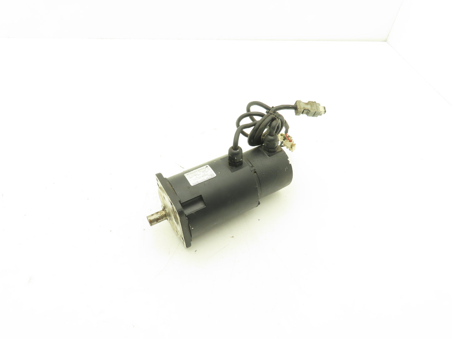 Yaskawa USAHEM-02VYU11 AC Servo Motor 200W 8000rpm With Encoder