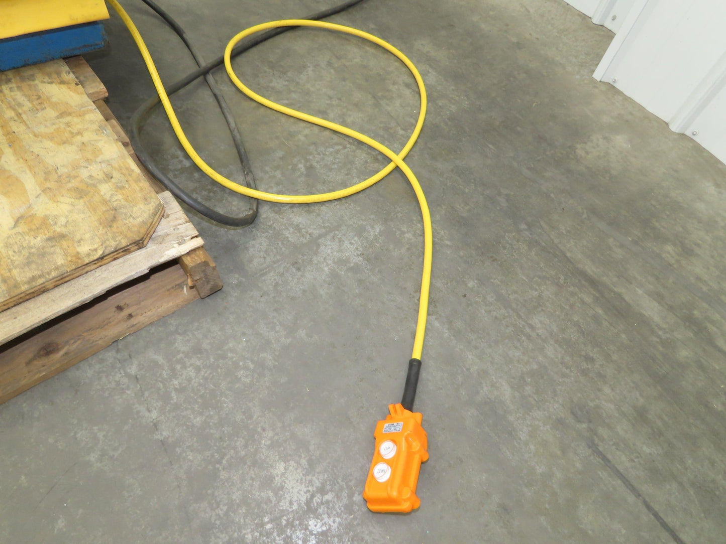 Bishamon Optimus Hydraulic Lift Table 2500lbs 36" Travel 24x48" Top 3Ph