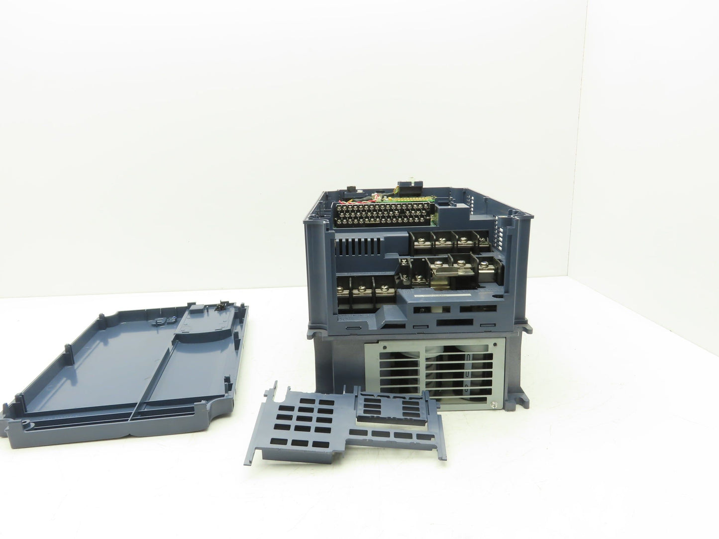 Fuji Electric FRN22VG1S-2J Frenic-VG VFD AC Drive 3Ph 230V 90A 500Hz 30Hp 34kVA