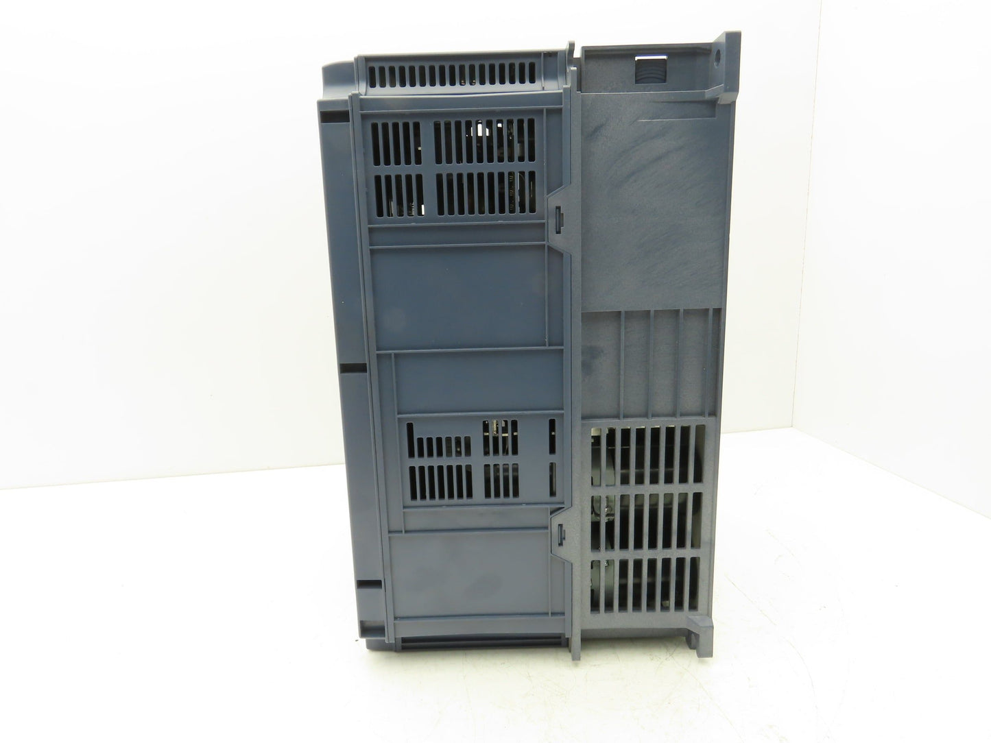 Fuji Electric FRN22VG1S-2J Frenic-VG VFD AC Drive 3Ph 230V 90A 500Hz 30Hp 34kVA