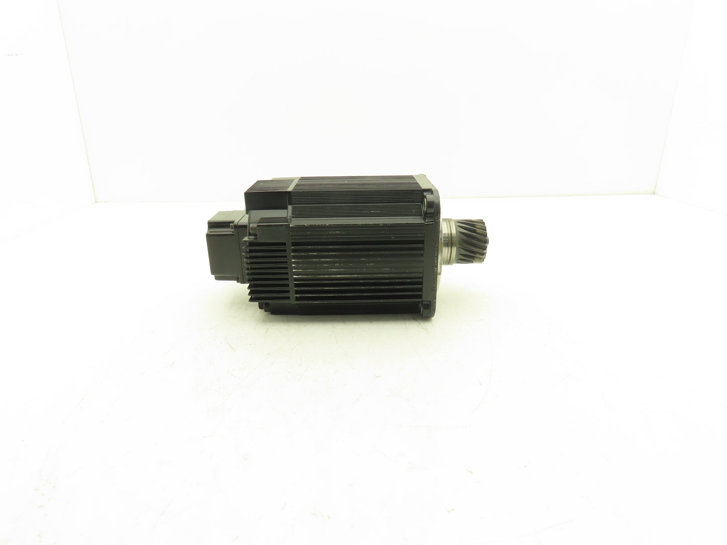 Yaskawa SGMRS-13A2A-YR11 AC Servo Motor 1300W 8.34Nm 1500 RPM 200v with Encoder