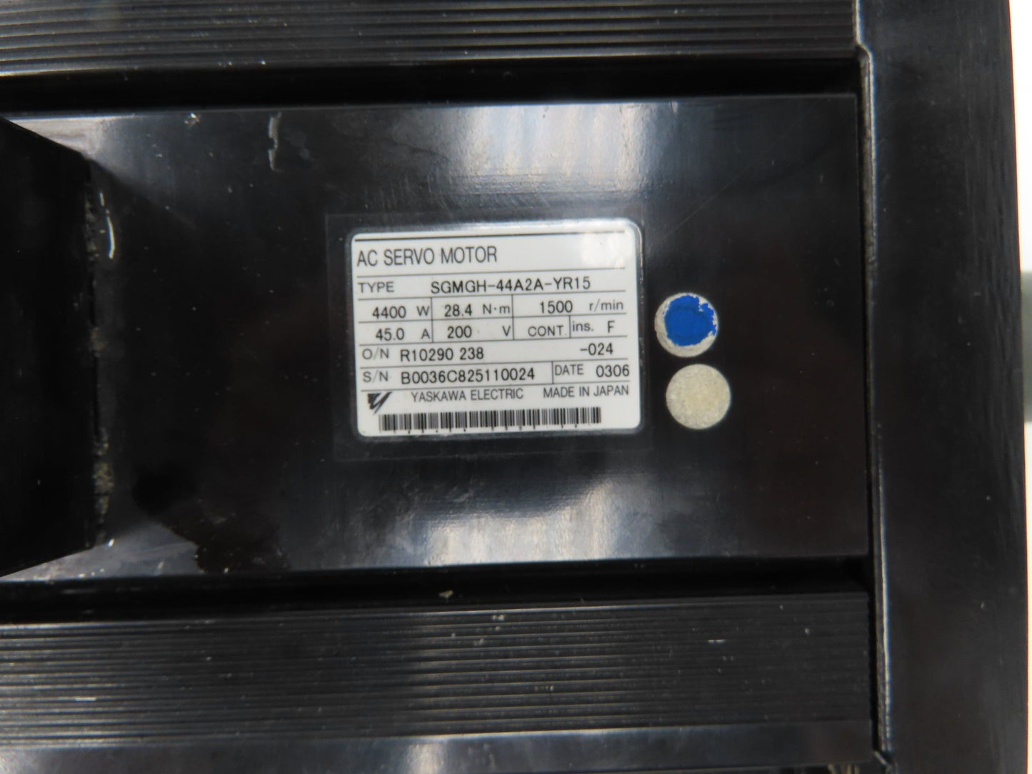 Yaskawa Electric SGMGH-44A2A-YR15 AC Servo Motor 4400W 28.4N-m 1500rpm 200V