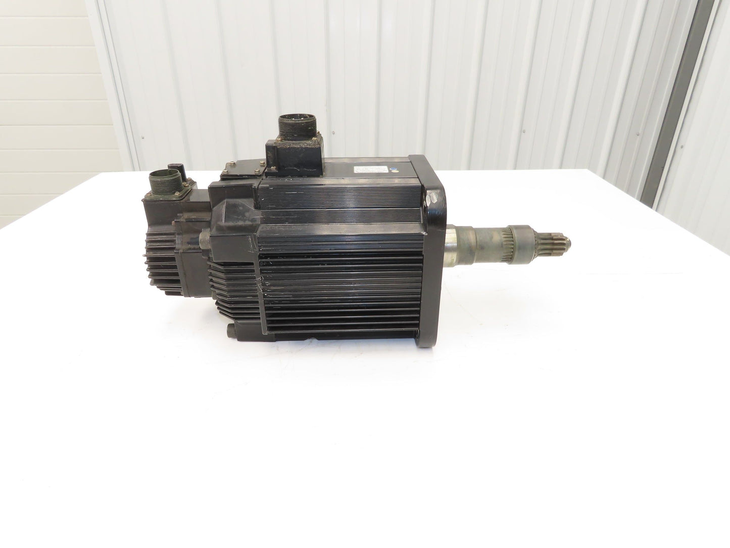 Yaskawa Electric SGMGH-44A2A-YR15 AC Servo Motor 4400W 28.4N-m 1500rpm 200V