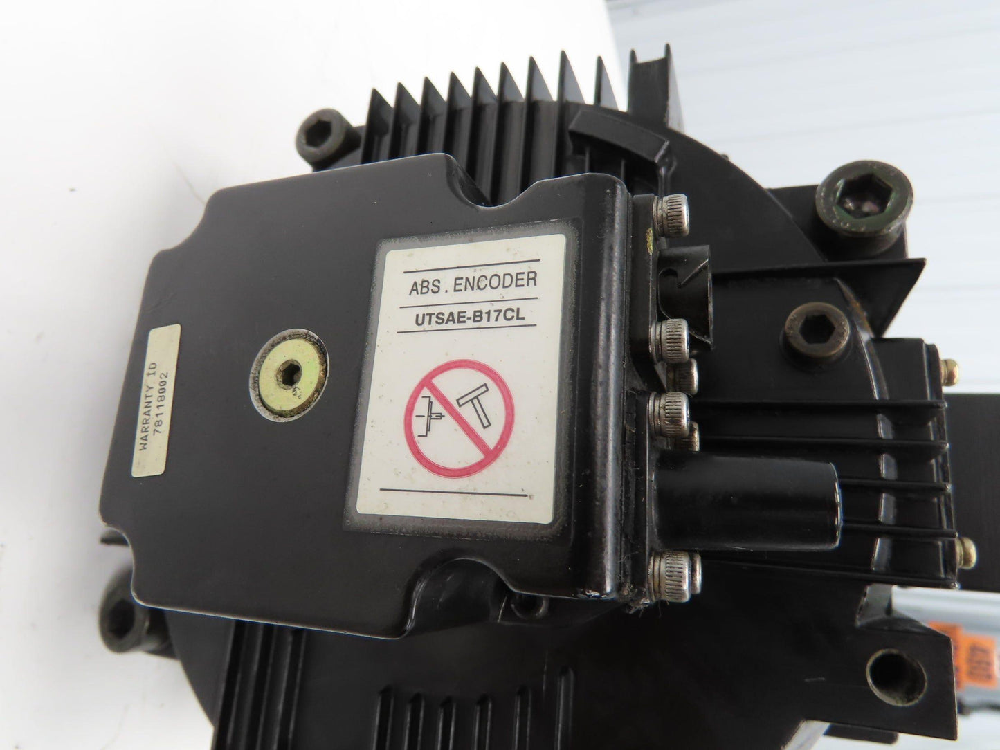Yaskawa Electric SGMRS-37A2A-YR11 AC Servo Motor 3700W 23.5N-m 1500rpm 200V