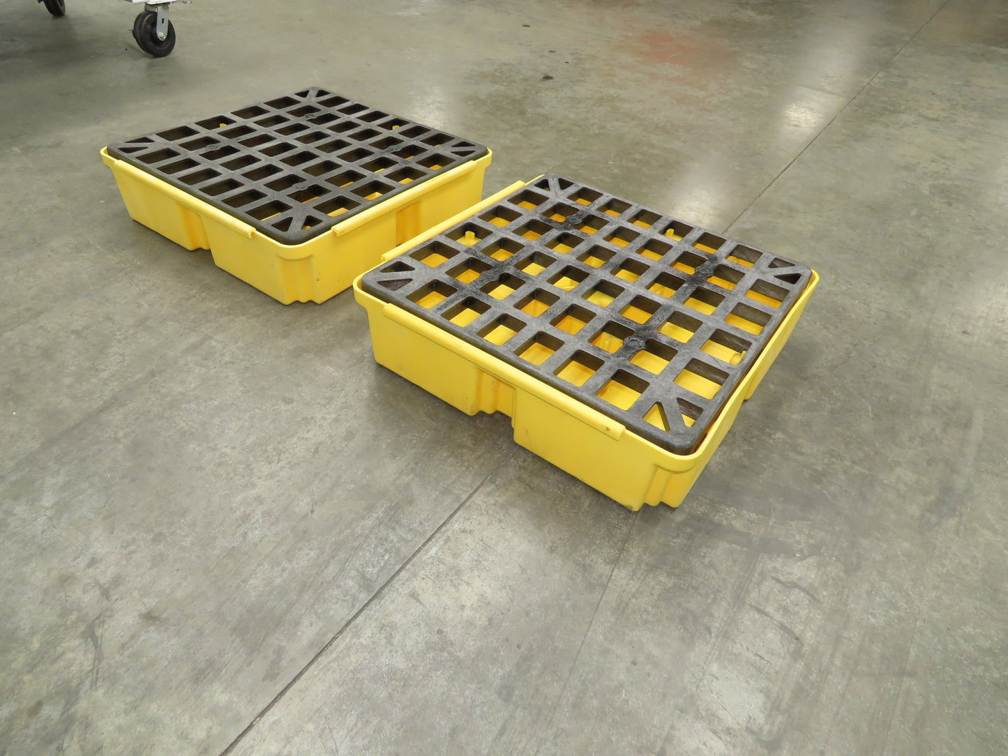 Uline H-2762 Spill Containment Drum Platform 27x27" 2000lbs 15 Gal Lot of 2