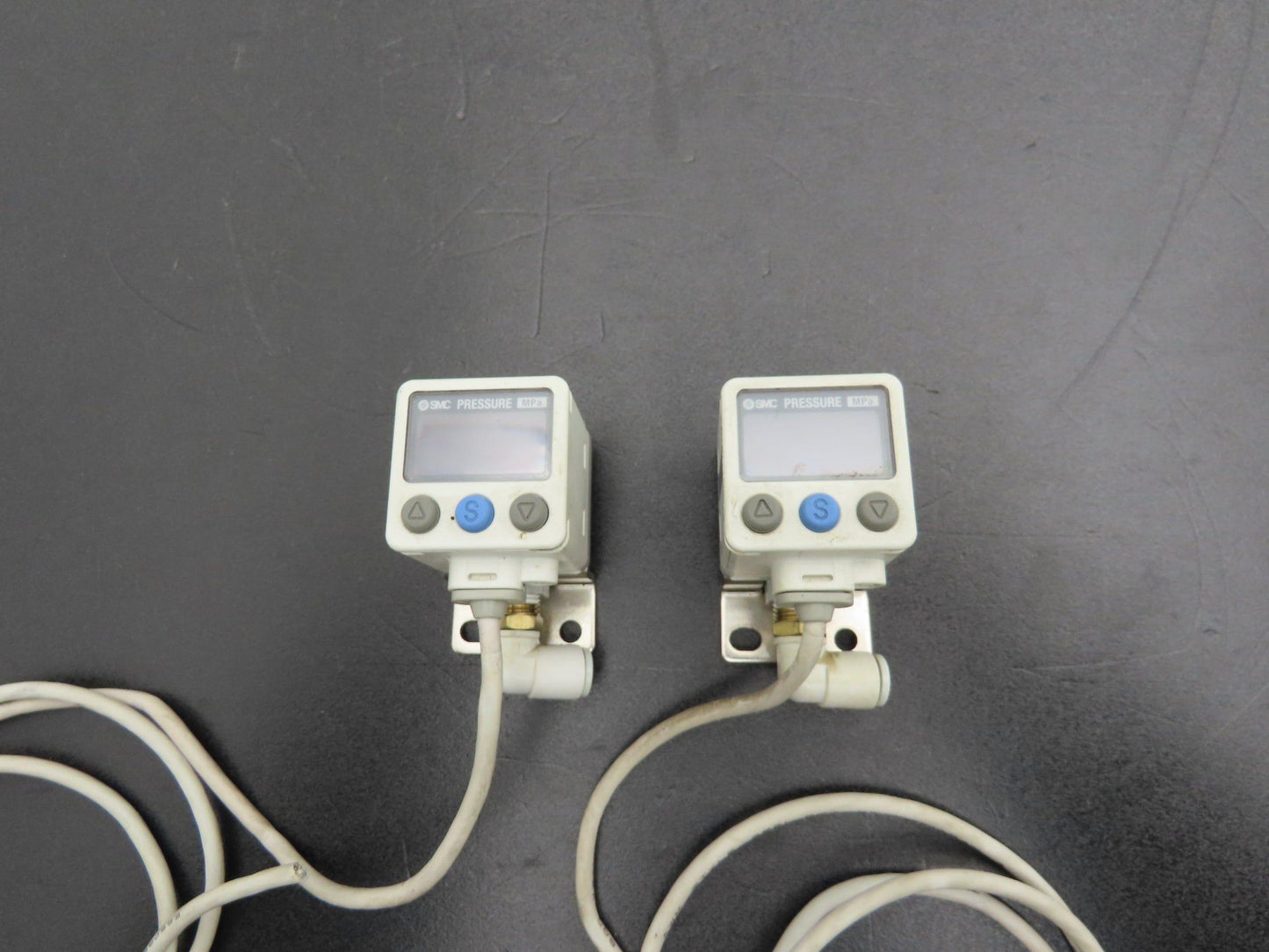 SMC ISE40A-W1-Y Digital Pressure Switch 12-24vdc 0-145psi Lot of 2