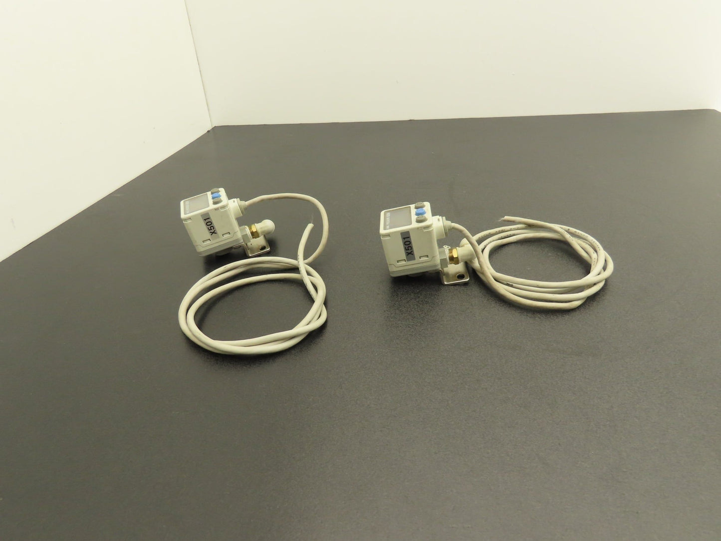 SMC ISE40A-W1-Y Digital Pressure Switch 12-24vdc 0-145psi Lot of 2