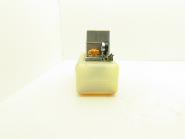 Showa LCB 4 Lubrication Oil Pump Machine Oiler 6L Tank 0.1 L/Min 200V