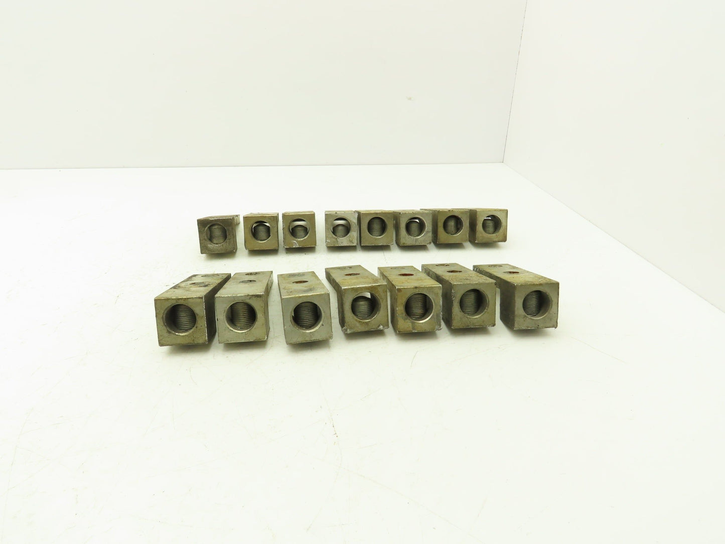 CMC LA-600-2 Lug Mechanical Wire Connector AL9CU 2AWG-600MCM Lot of 15